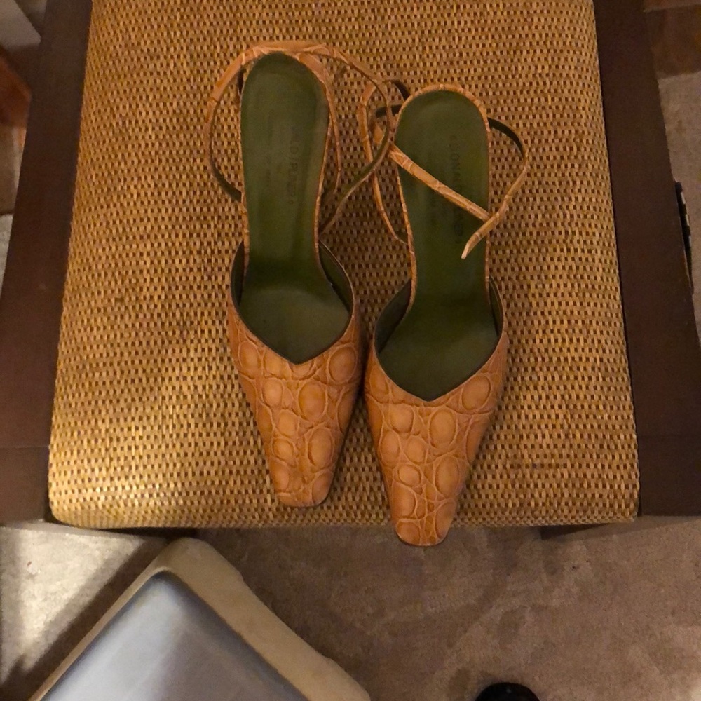 Shoe